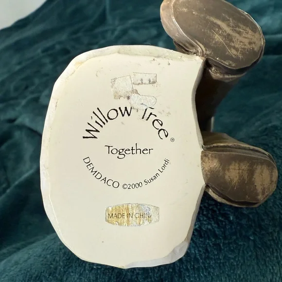 Wooden Couple Figurine - Picture 5 of 5